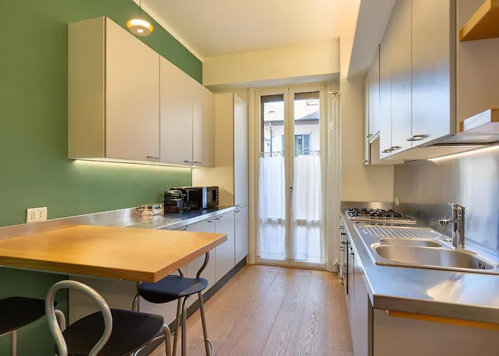 Easyhomes - Piazza Erculea Apartment